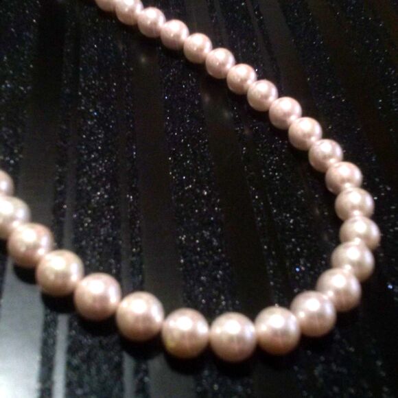 Pale Pink Faux Glass Pearl 20" Necklace With Gold Tone Toggle Clasp - Picture 5 of 6